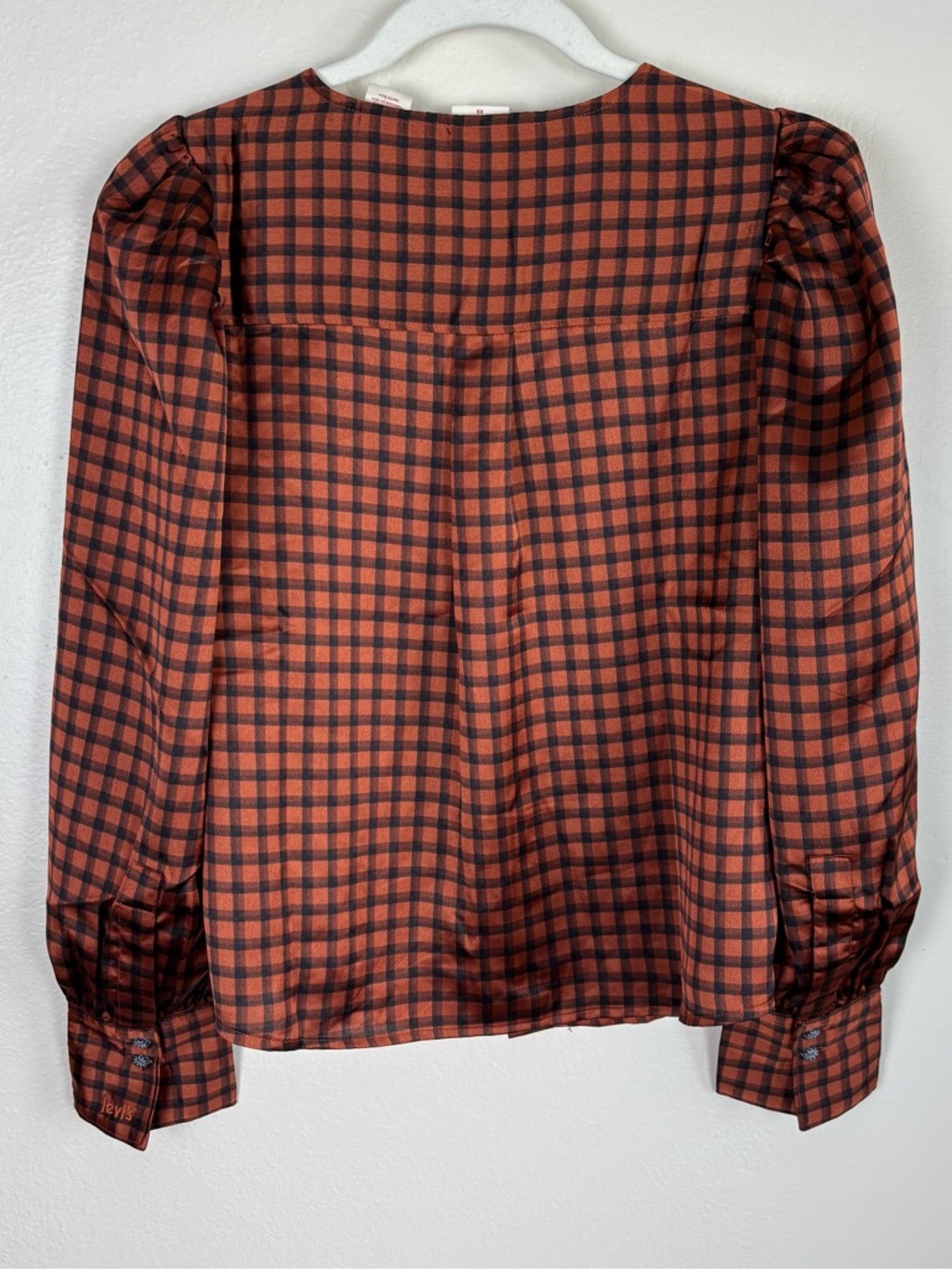 Levi’s Satin Kit Blouse Women’s Size XS Plaid V-neck Button Up Collarless Orange - Picture 7 of 7